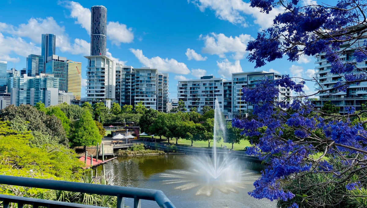 Roma Street Parkland - Fountain and Lake view